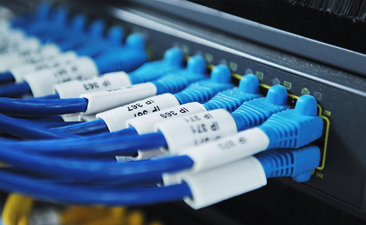 Mrežni i podatkovni kabel